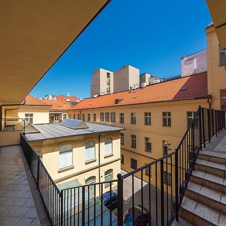 Quiet City Center Apartment In Hip & Foodie Area Прага Екстер'єр фото