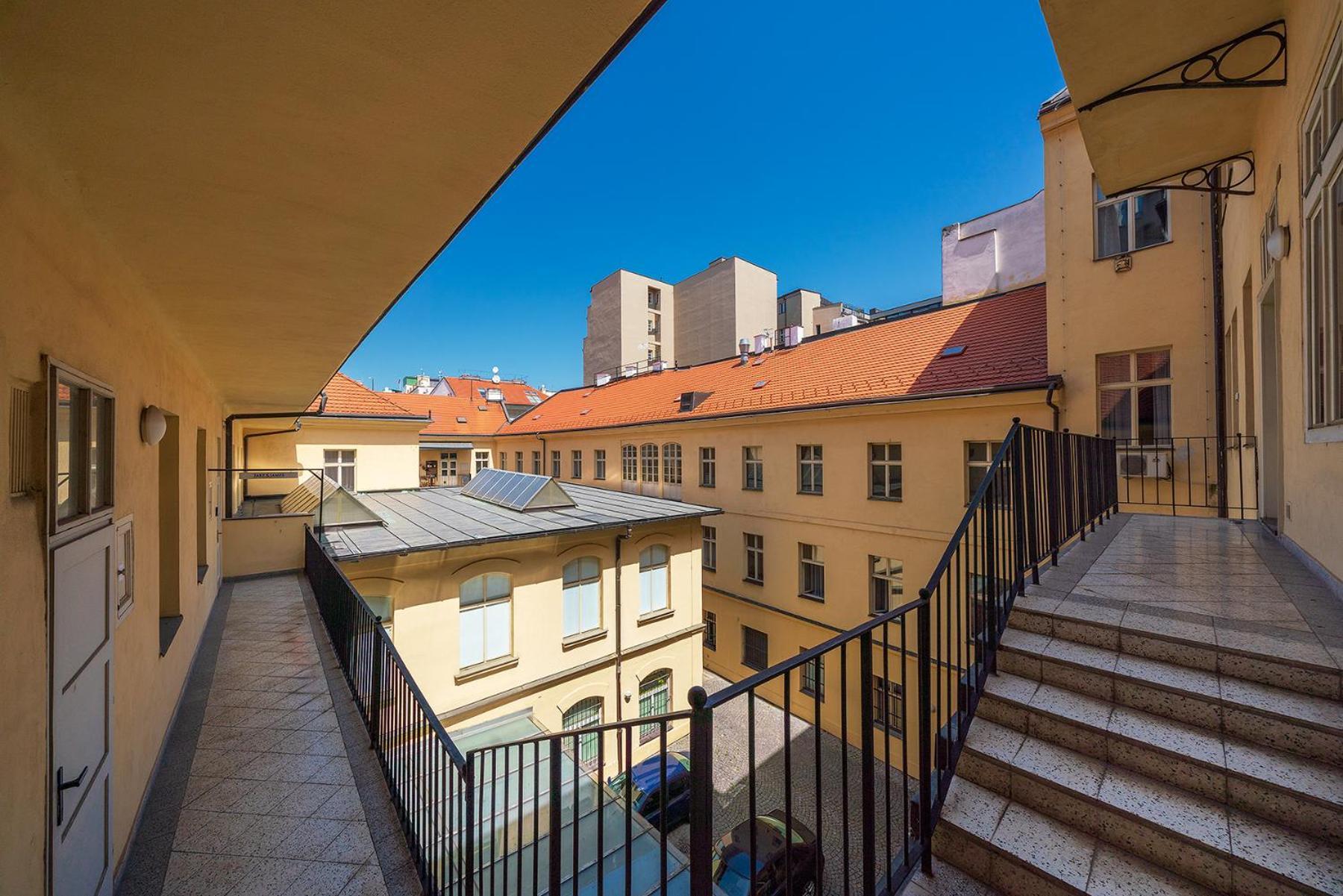 Quiet City Center Apartment In Hip & Foodie Area Прага Екстер'єр фото
